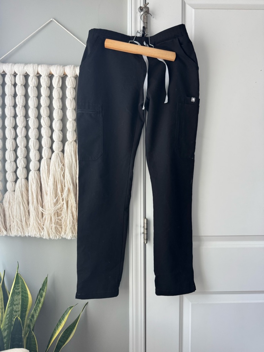 FIGS Technical Collection Scrub Pants Straight Leg XS Black  Drawstring Pockets